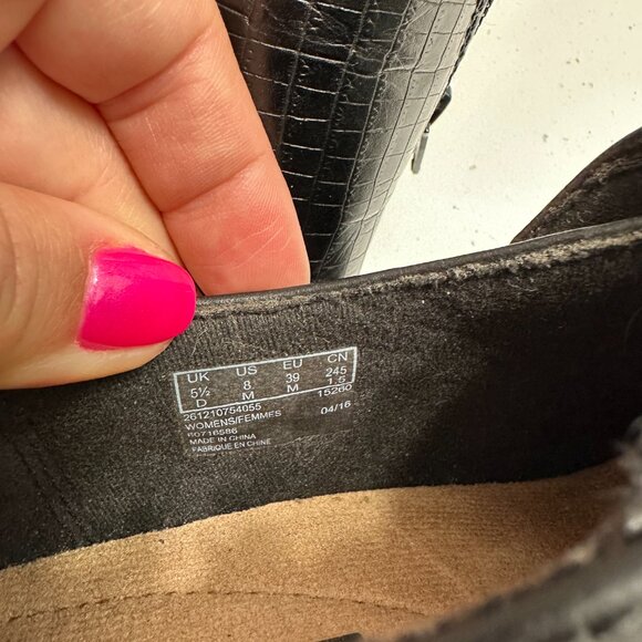 Clarks Women's Shoes 8 Black Croc Leather Buckle Ankle Boots Clog Heel Booties - Picture 9 of 9